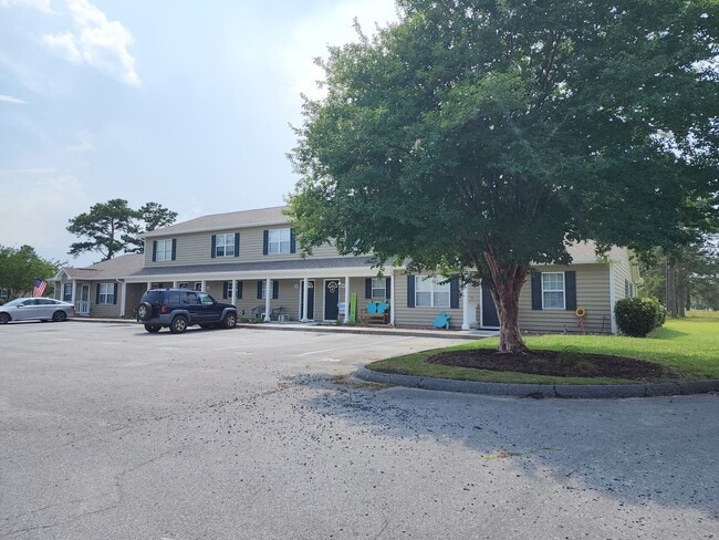 Building Photo - Welcome to our charming townhouse in Pelle...