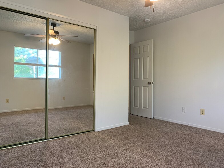 Building Photo - 1636 W N Bear Creek Dr
