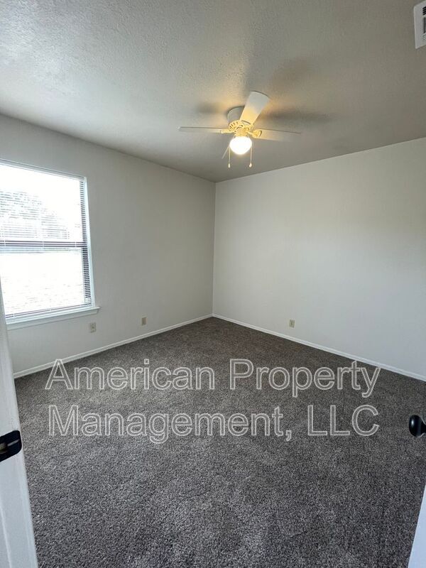 Building Photo - 13140 E 44th St
