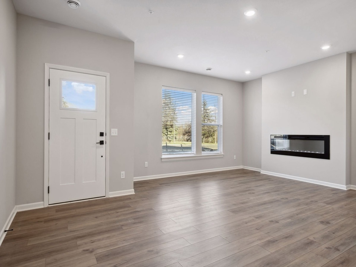Building Photo - 2434 N Blossom Cir