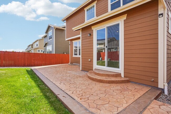 Building Photo - Luxurious Living: 2,367 Sq Ft Home with 4 Baths in Prime Location