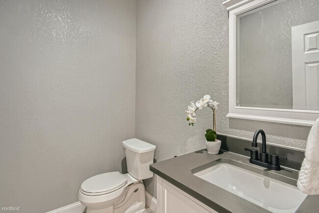 Building Photo - 3 br, 2 bath House - 1914 Burlington Boule...