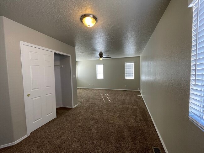 Building Photo - 10716 Habanero Way SE