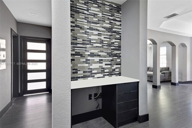 Building Photo - 1010 Belmont Pl