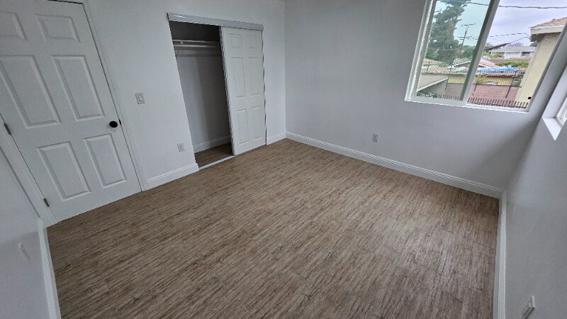 Building Photo - 711 N Sloan Ave