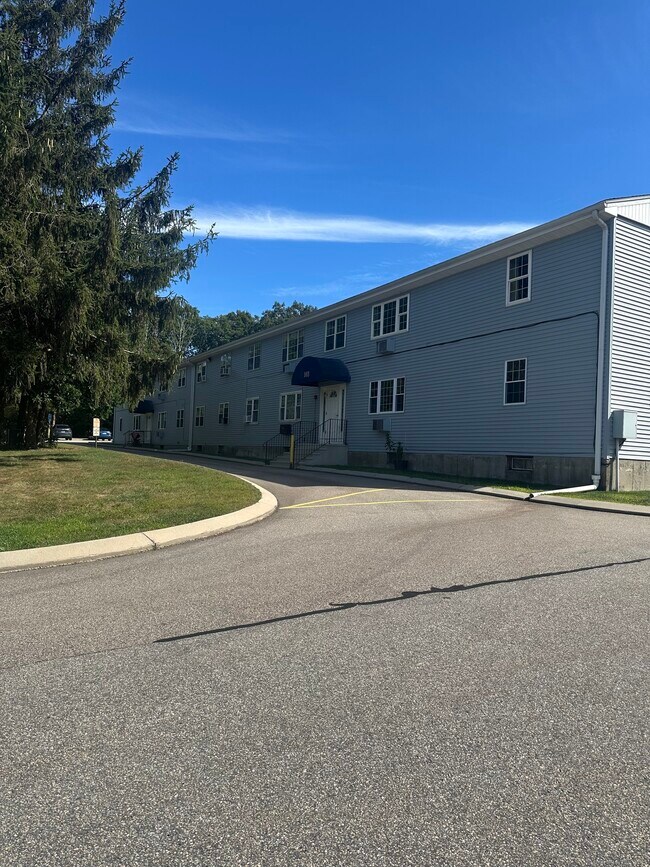 Building Photo - 103 Horse Pond Rd