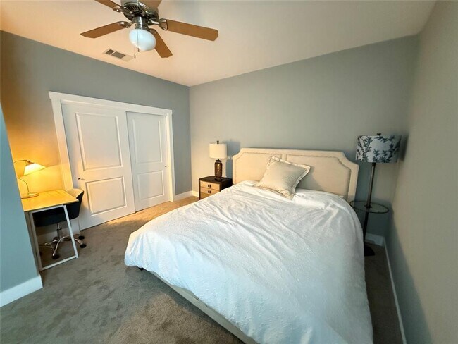 Building Photo - 410 Summit Ridge Dr N