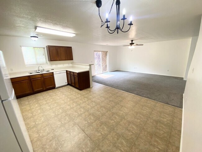 Building Photo - 1243 W 520 S