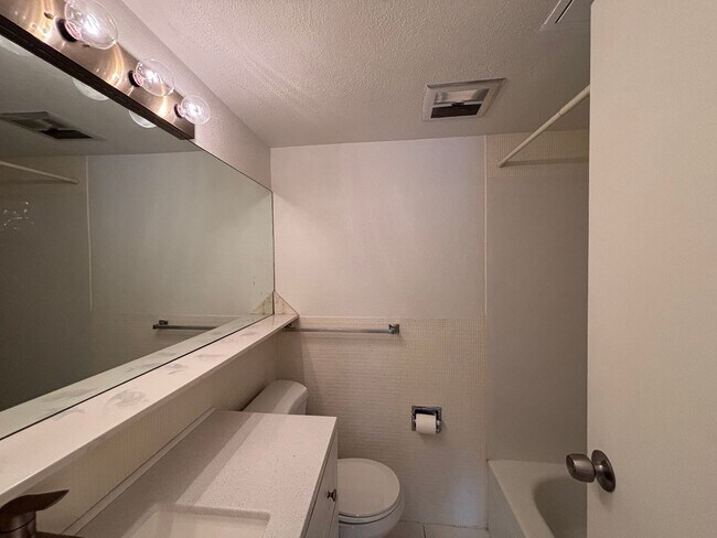 Building Photo - Available Now - 1 Bed 1 Bath Condo Home w/ Wall AC Unit - MileStone Real Estate Services