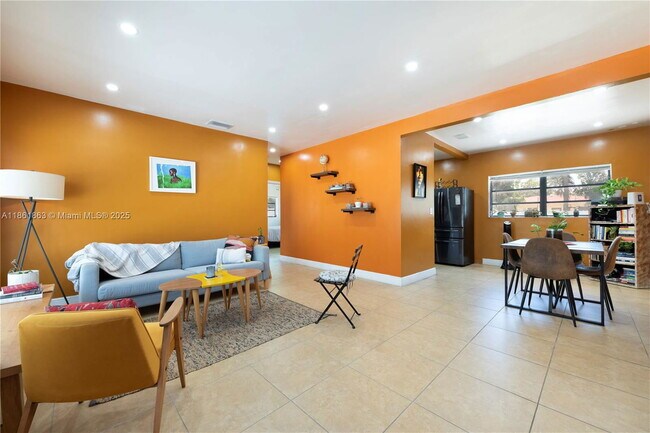 Building Photo - 250 NE 170th St