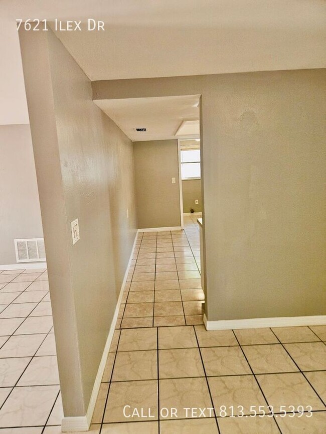 Building Photo - 7621 Ilex Dr