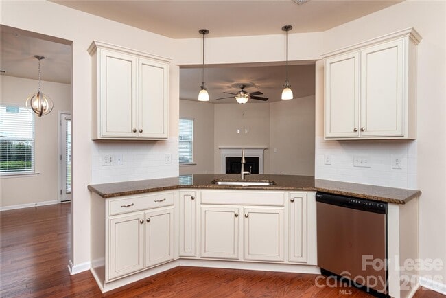 Building Photo - 106 Clarendon St