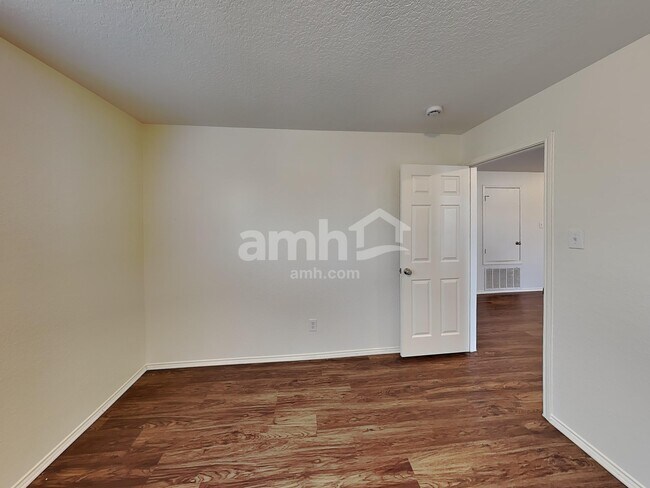 Building Photo - 715 Rodeo Ranch