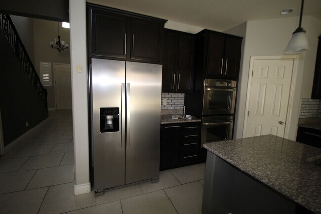 Building Photo - Spacious 4BR/3.5BA Home with Loft – Prime ...