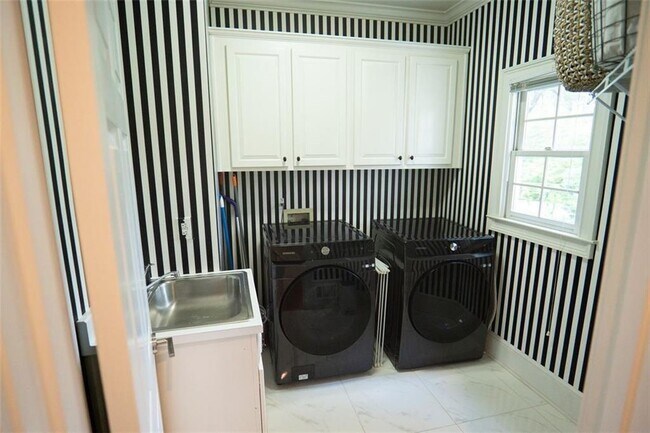 Building Photo - 3239 Mill Chase Cir SE