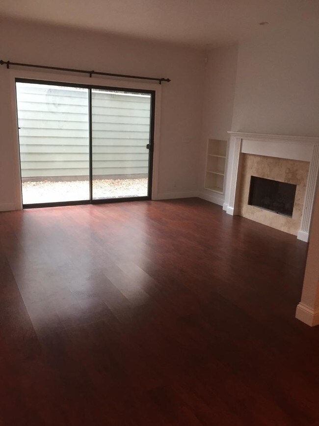 Building Photo - 454 Walker Rd