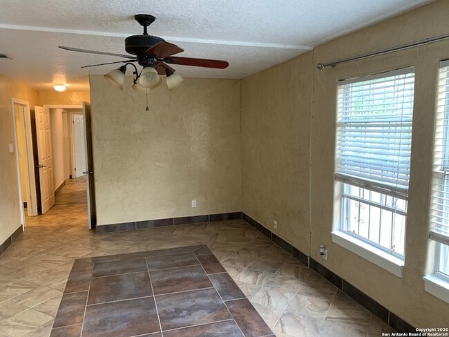 Building Photo - 1750 W Craig Pl