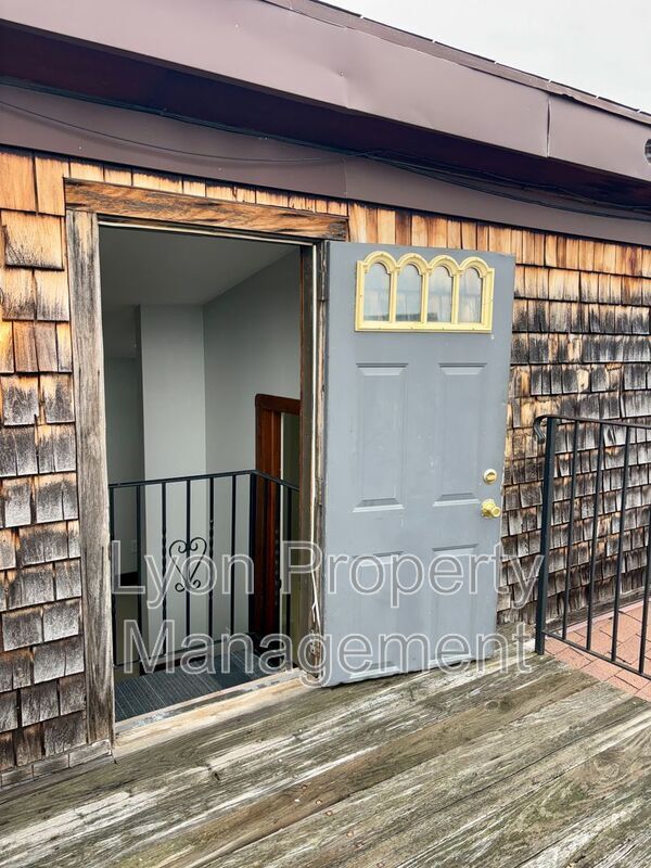 Building Photo - 262 Illinois St