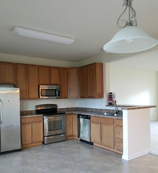Building Photo - 1720 SF Townhome - 3 BR/1.5 BA - Kings Cro...