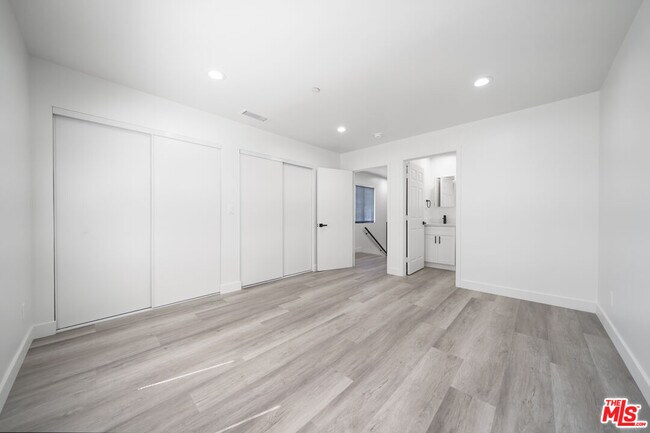 Building Photo - 4112 Normandie Ave