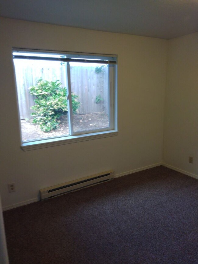 Building Photo - 1344br