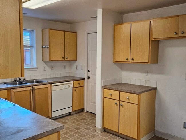 Building Photo - 3Bd/2Ba Single Story Home-Available soon!