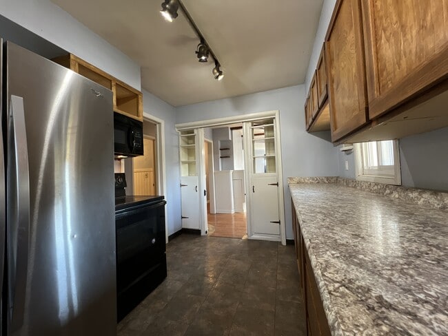 Building Photo - 2740 Buena Vista St