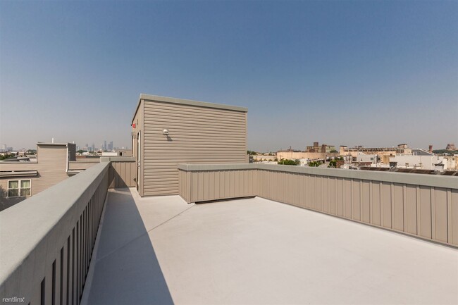 Building Photo - 2 br, 1 bath Triplex - 2308 E LEHIGH AVE U...