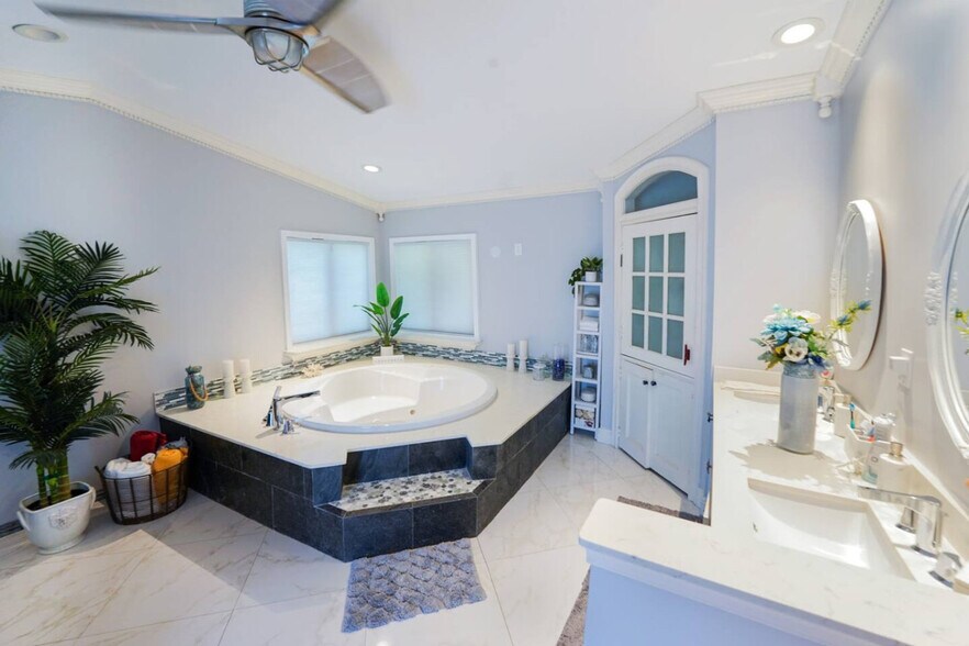 Building Photo - 4501 Briarcliff Ln