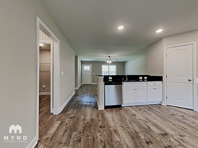 Building Photo - 1411 Oakshade Ave