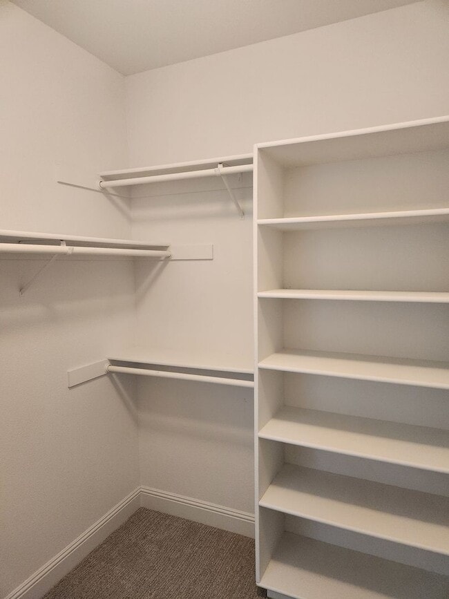 Building Photo - Great Santa Rosa Neighborhood 3 Bedroom, 2.5 Bathrooms