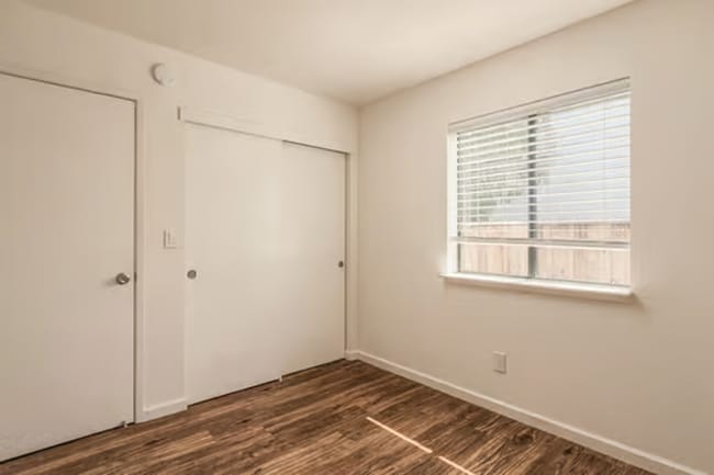 Building Photo - 161 Bender Cir
