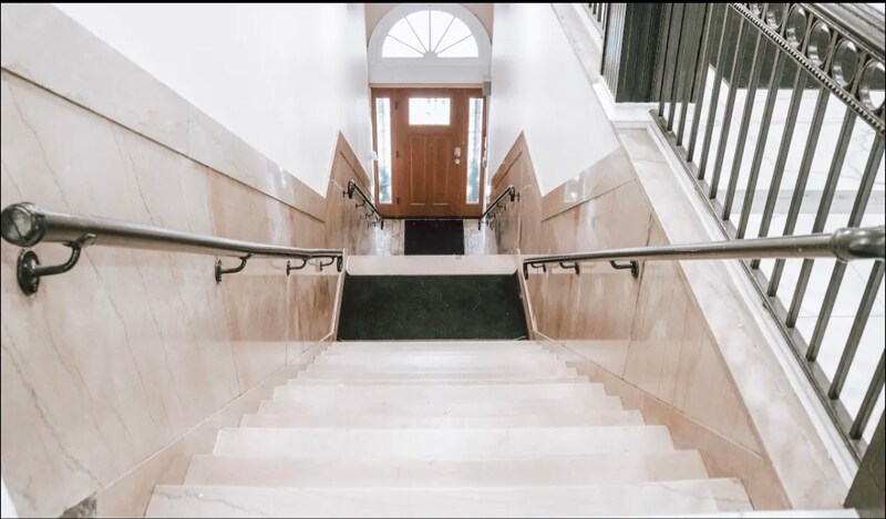 Building Photo - 662 Bleecker St