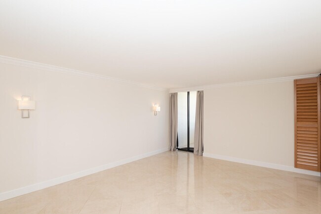 Building Photo - 5070 N Ocean Dr