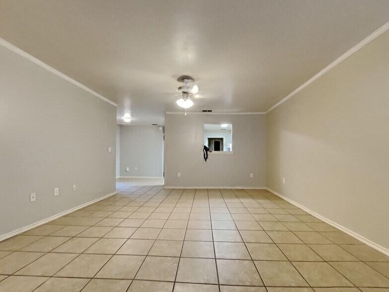 Building Photo - 522 N Brentwood Ave