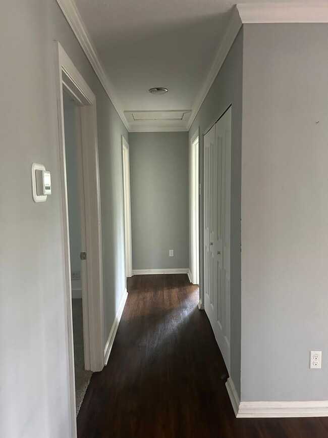 Building Photo - Lovely 3 Bedroom home