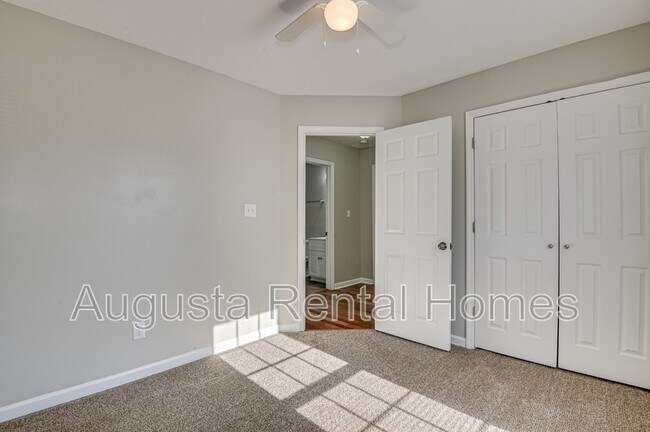 Building Photo - 2051 Sylvan Lake Dr