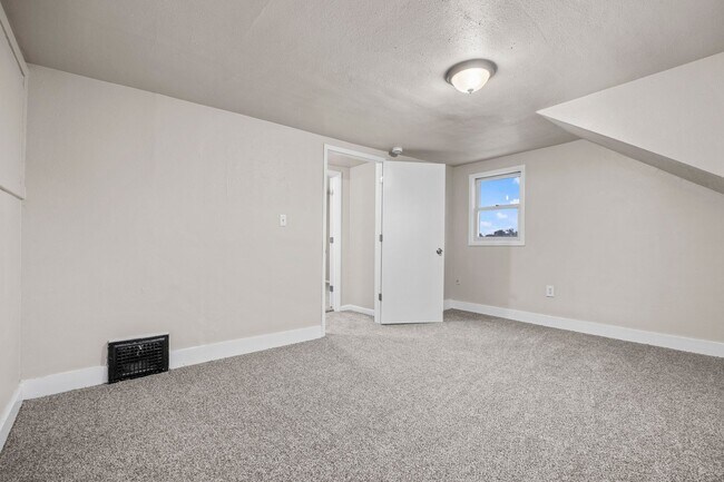 Building Photo - 111 N 15th St