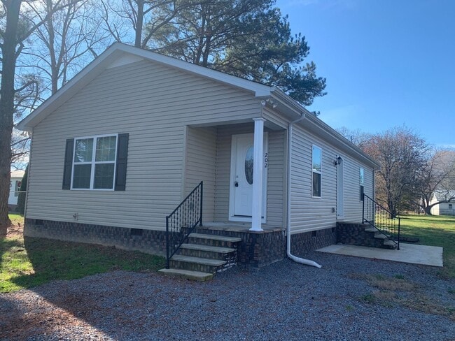 Building Photo - Adorable Tullahoma Home!