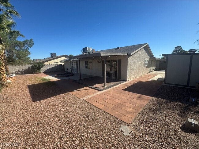 Building Photo - 6224 Miraloma St