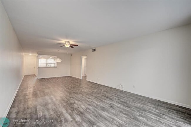 Building Photo - 4401 Martinique Ct