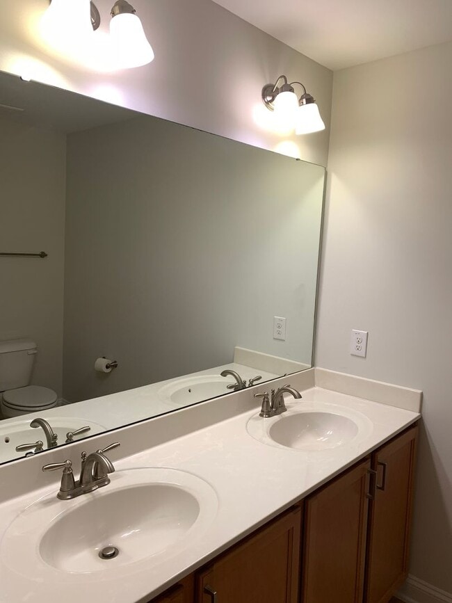 Building Photo - PRIME LOCATION, 3 Bedrooms Suites Apex TH Near HWY, Schools, Shops and Community Amenities!