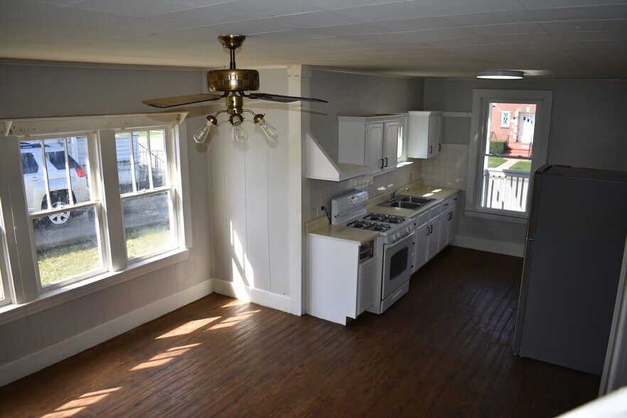 Dining Room & Kitchen - 2005 McLean St