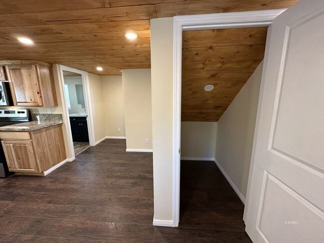 Building Photo - Updated 2 bedroom Home on Sugar Pine