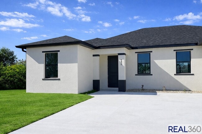 Building Photo - 4806-4808 Golfview Blvd