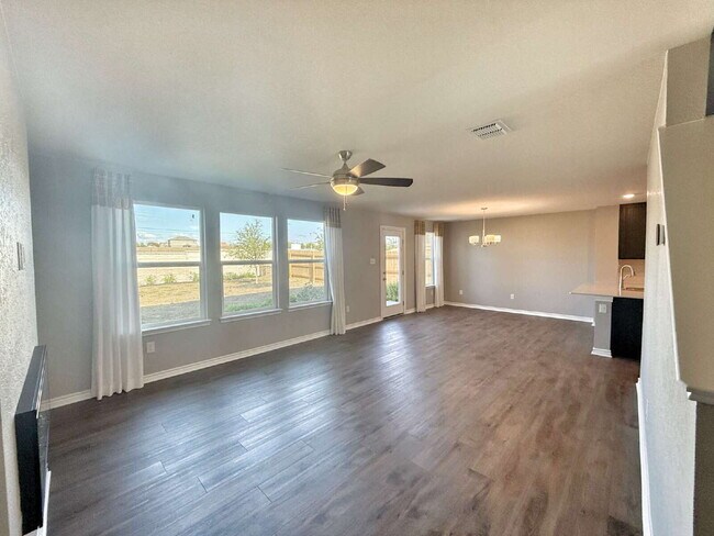 Building Photo - Immaculate Two Story Home in Legend Point Just Minutes from IH-35, shopping and area school!