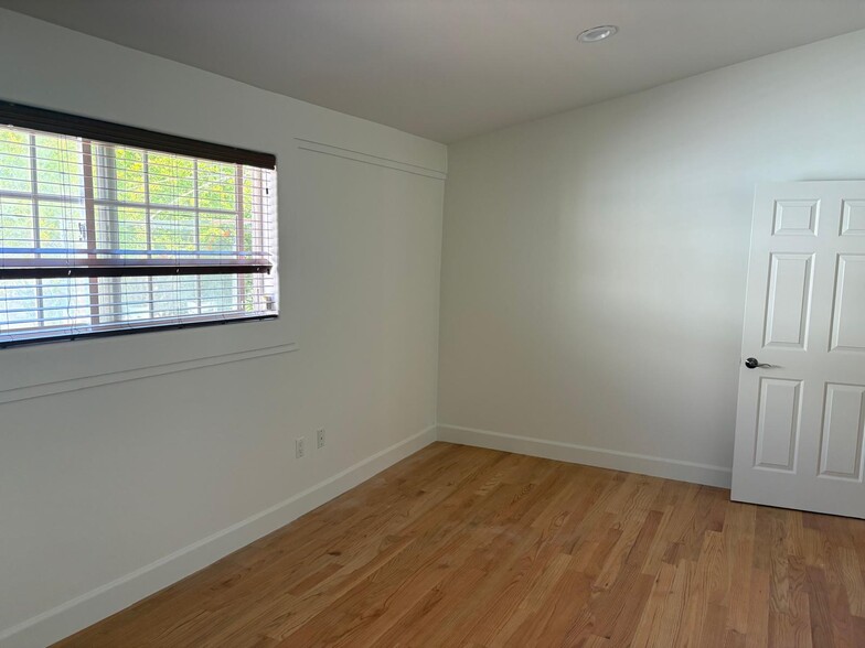 Building Photo - 4809 Norwich Ave