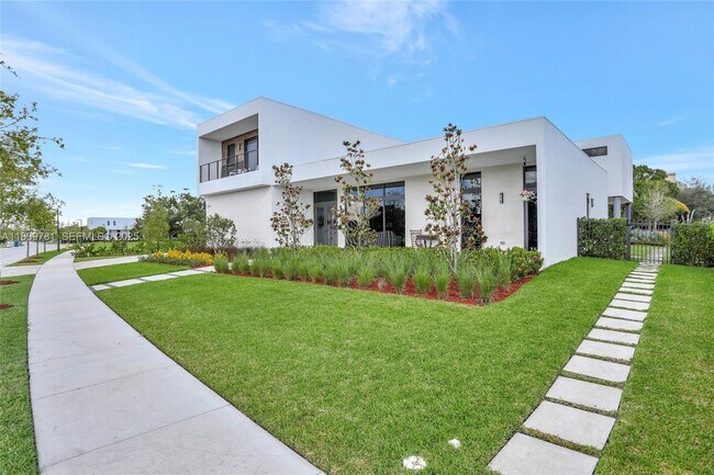 Building Photo - 16709 Botaniko Dr N