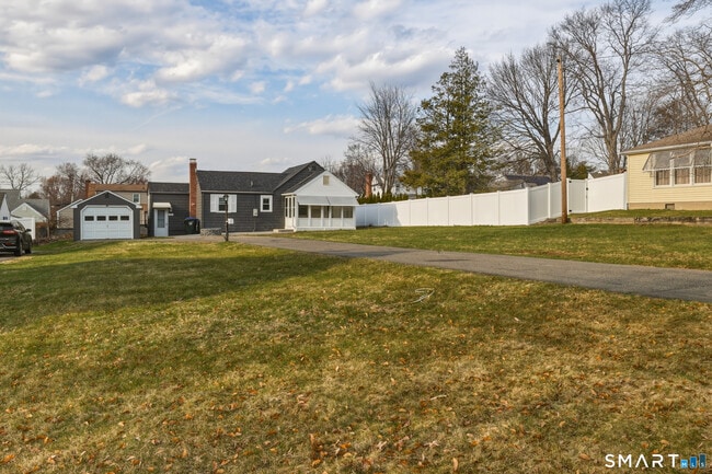 Building Photo - 140 Camp Ave
