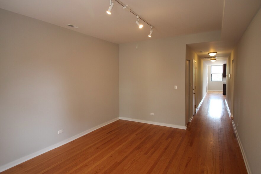 Building Photo - 6449 N Claremont Ave